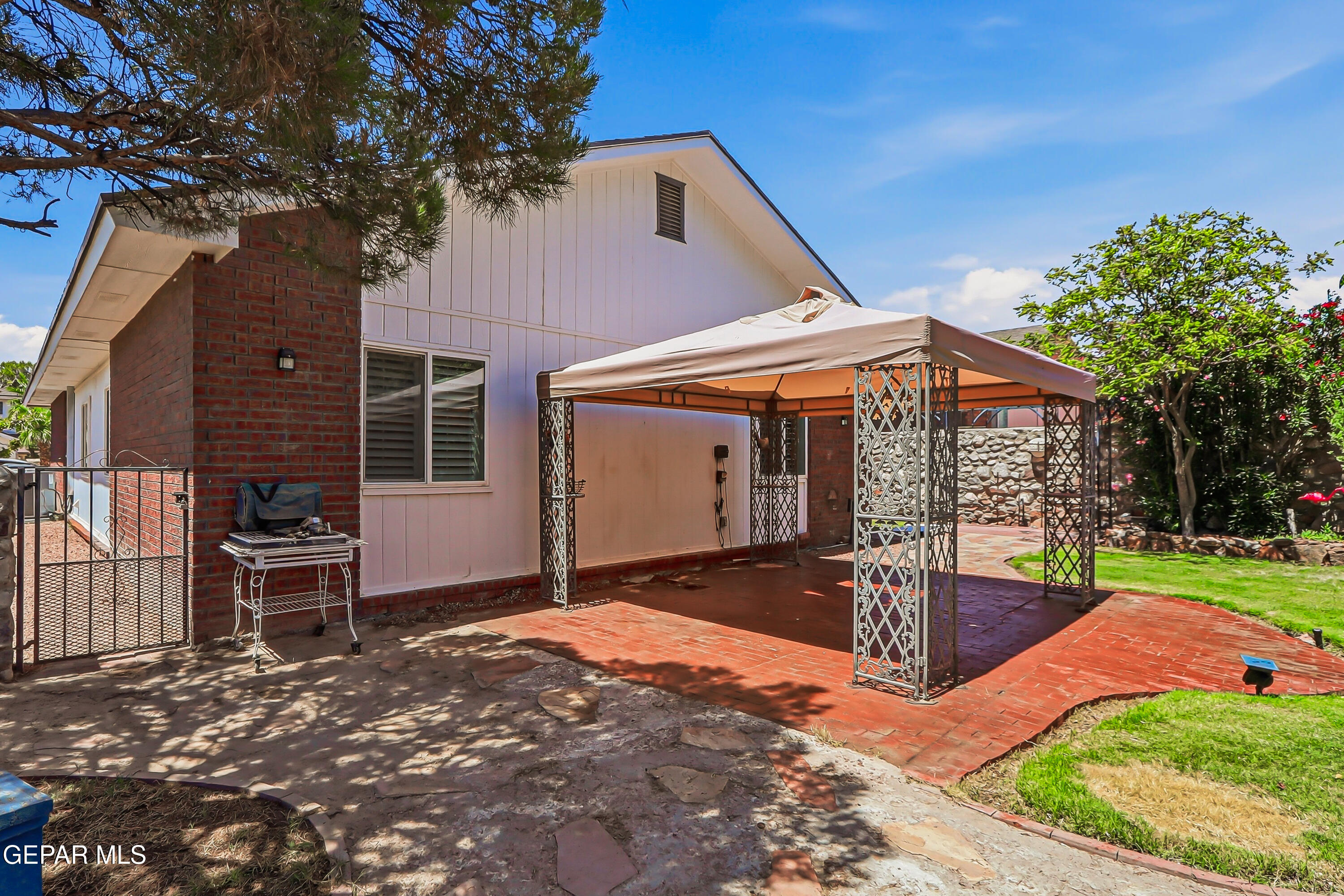 7500 LUZ DE LUMBRE Avenue