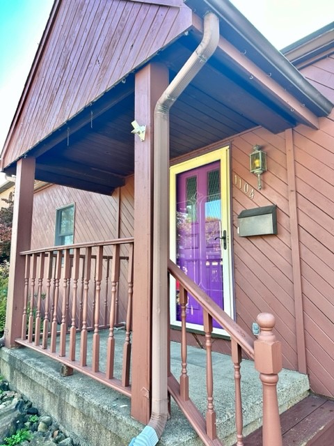 1104 Broadview Blvd