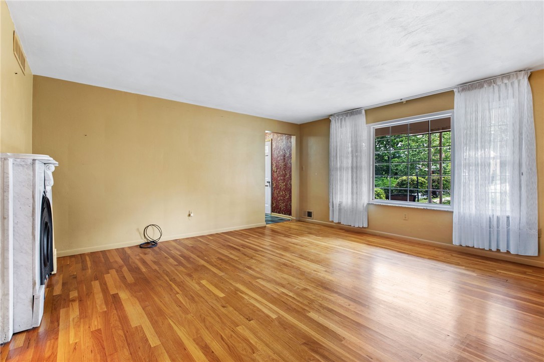 103 N Pine Dr