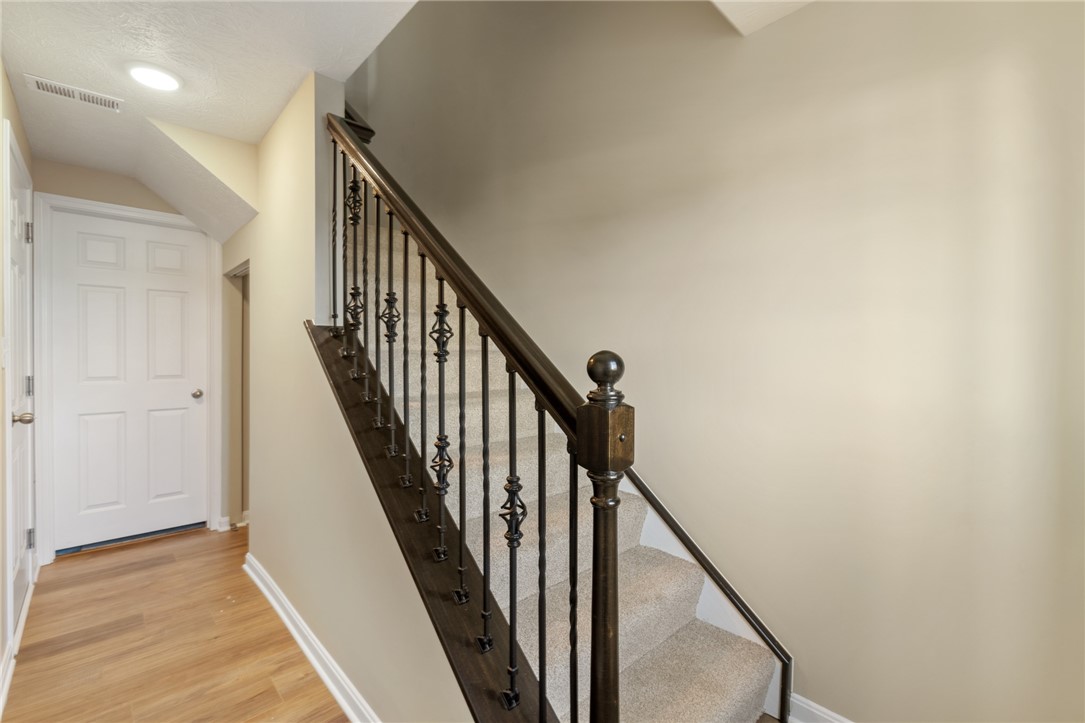 2858 Canterbury Dr