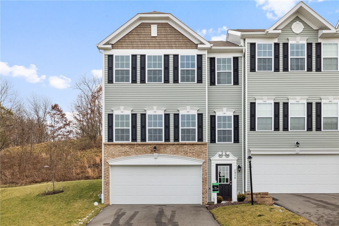 2858 Canterbury Dr