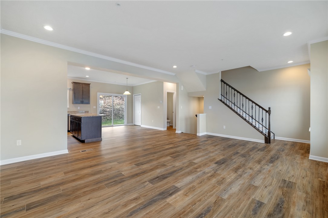 2858 Canterbury Dr