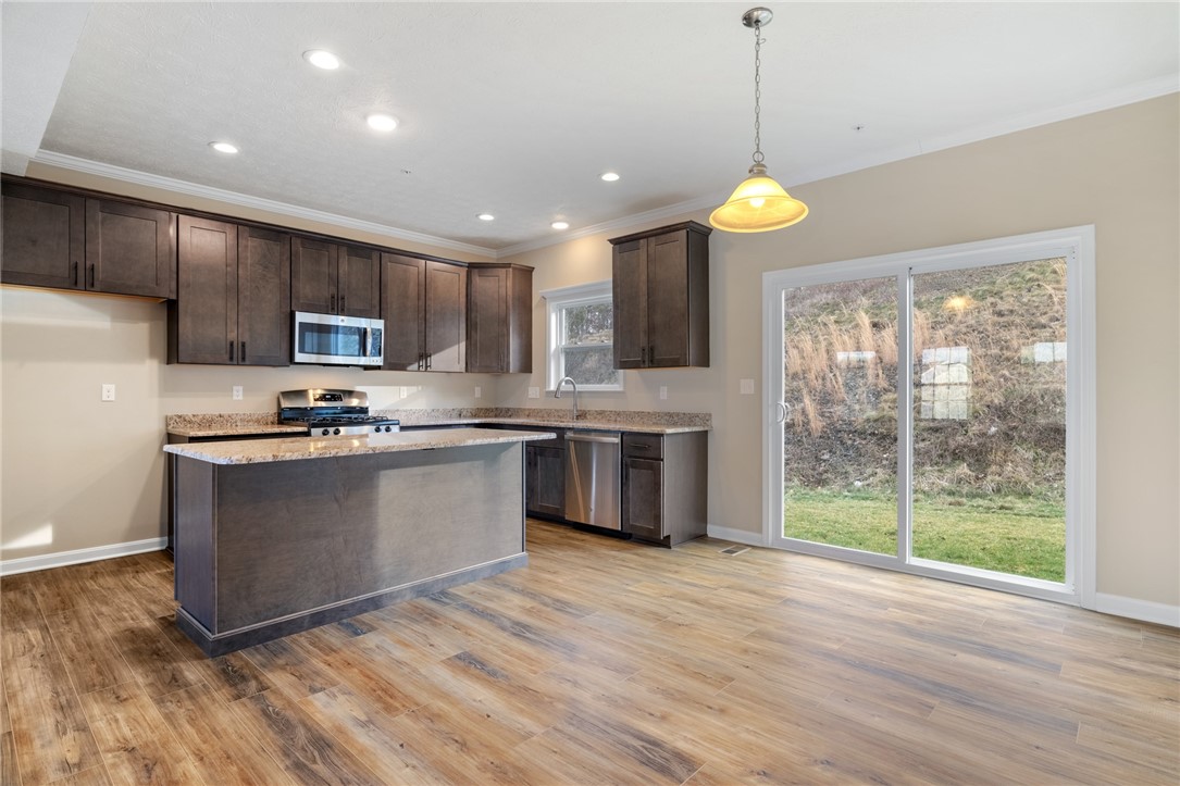2858 Canterbury Dr