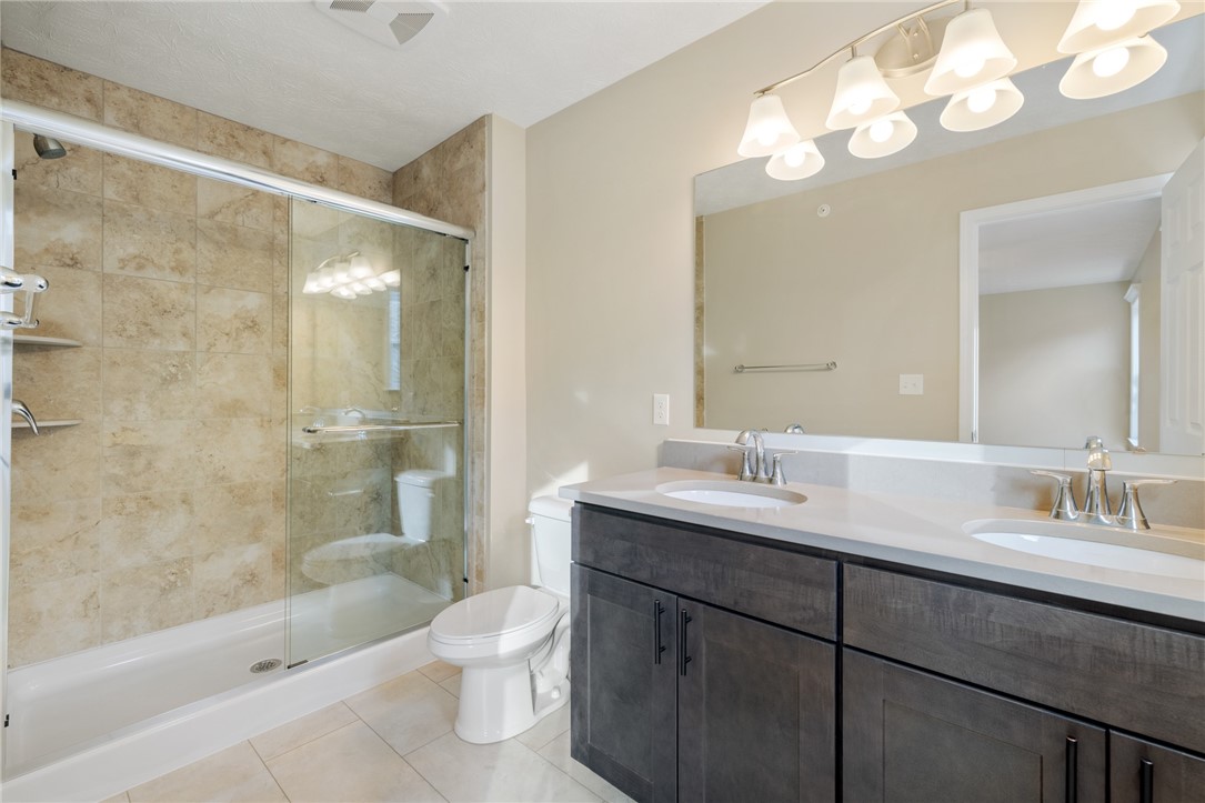 2858 Canterbury Dr