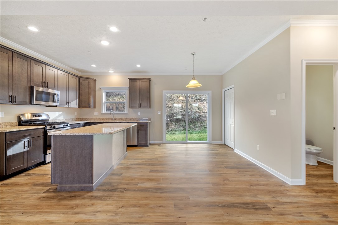 2858 Canterbury Dr
