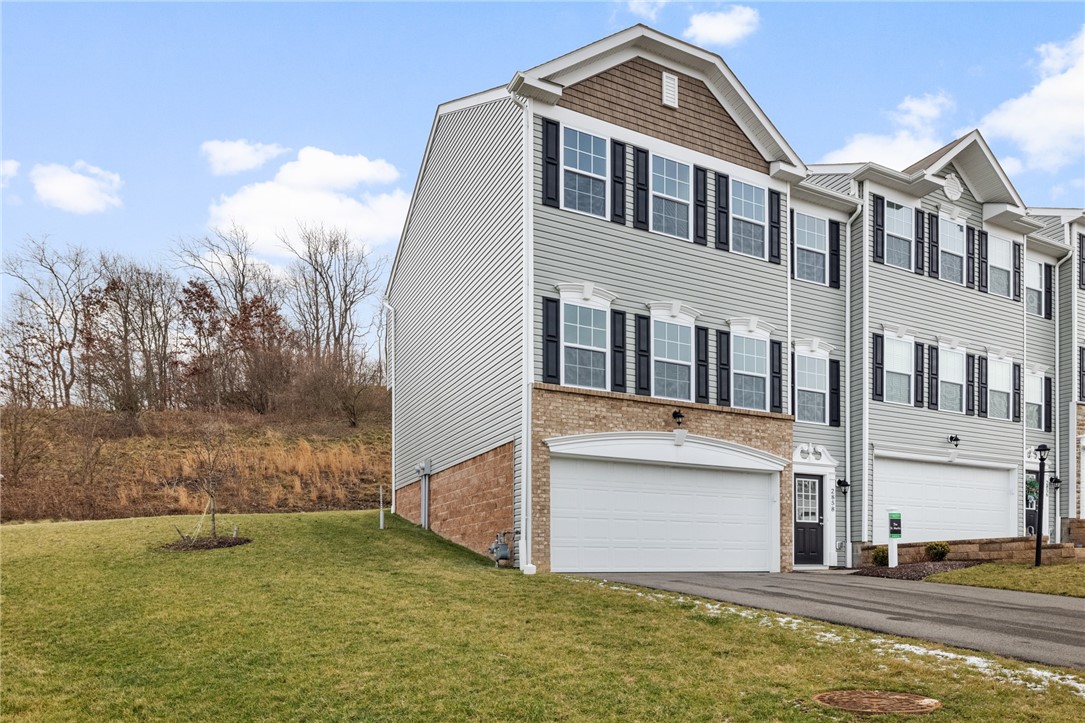 2858 Canterbury Dr