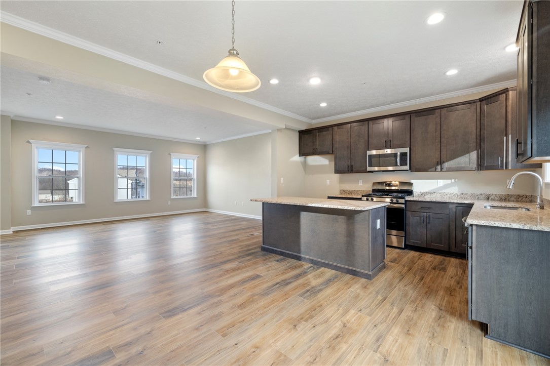 2858 Canterbury Dr