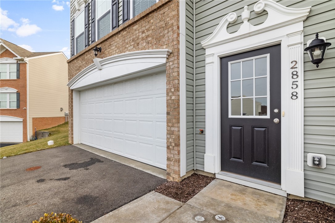 2858 Canterbury Dr