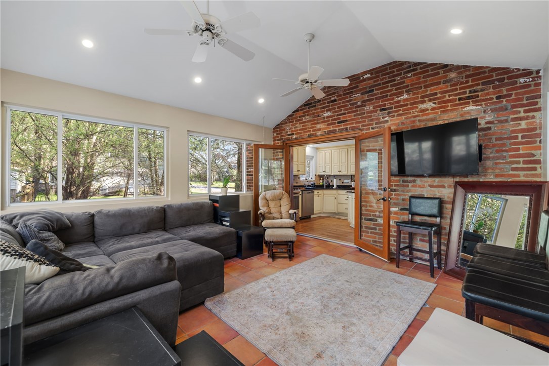 112 Eton Dr