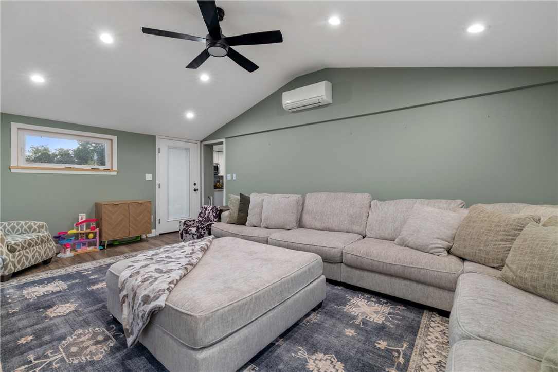 3643 Longview Dr