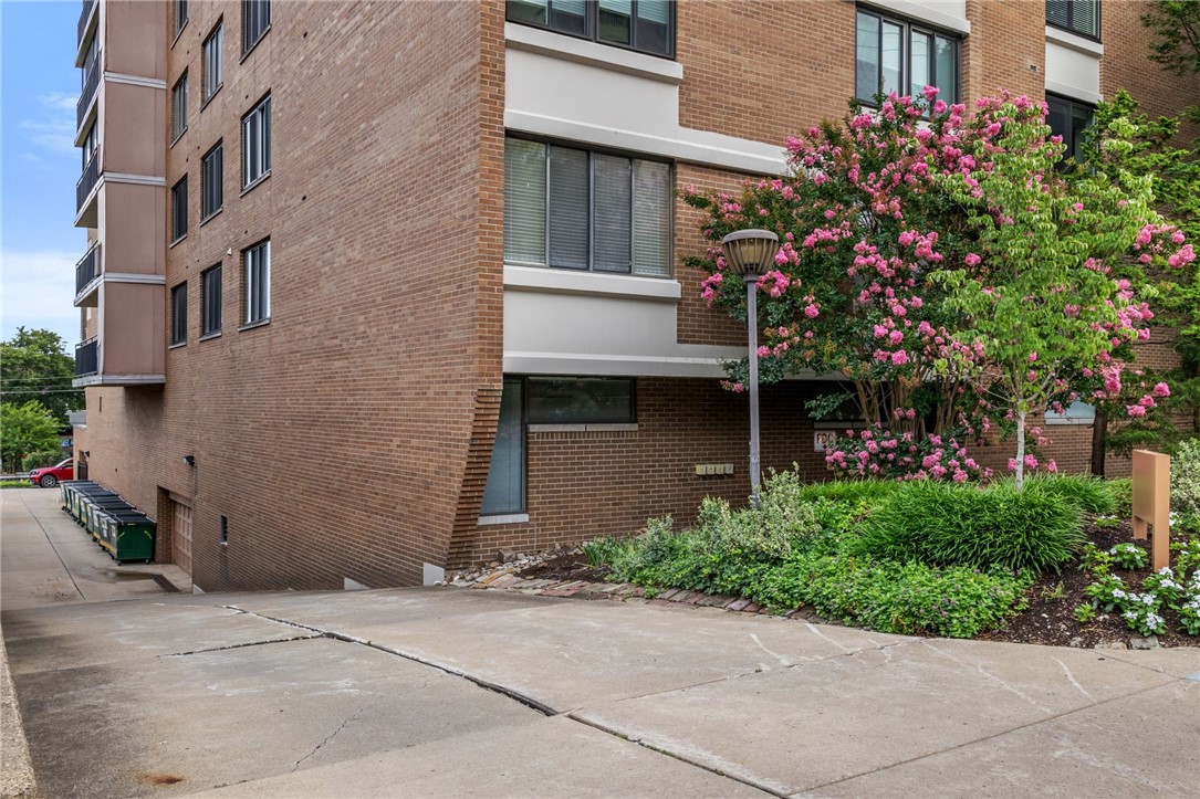 220 N Dithridge St 504