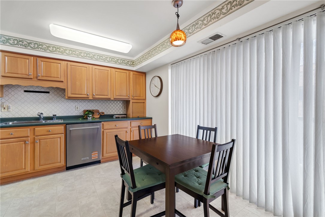 220 N Dithridge St 504