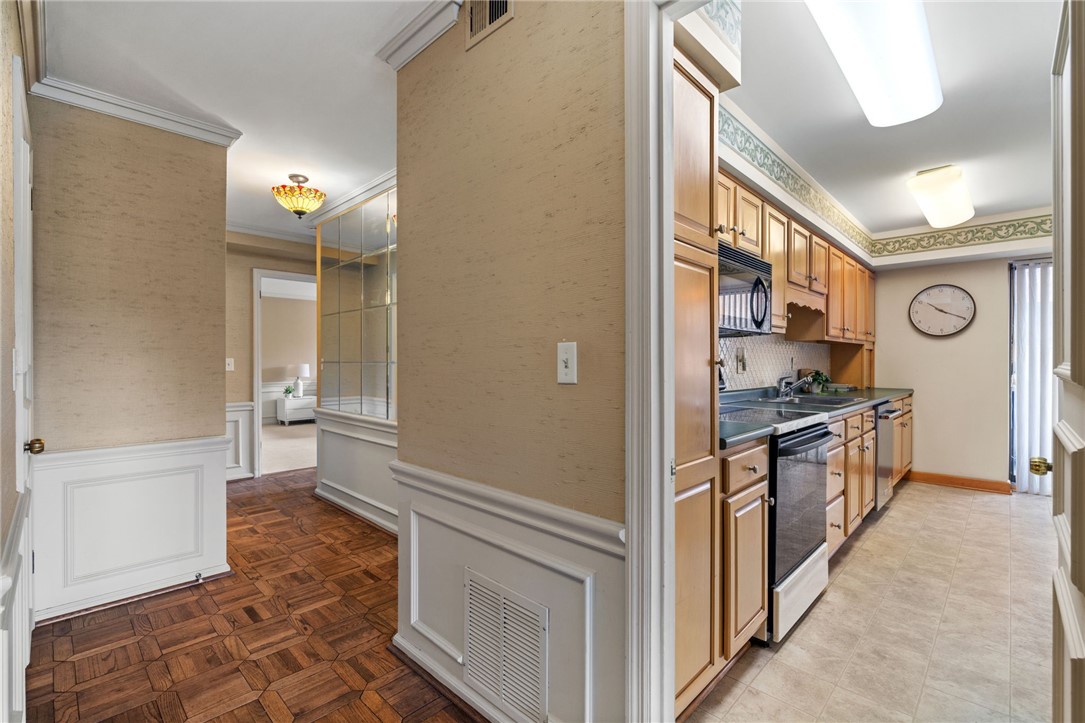 220 N Dithridge St 504