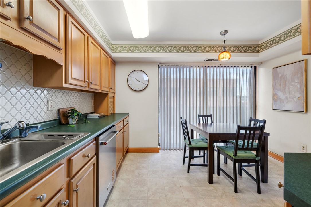 220 N Dithridge St 504