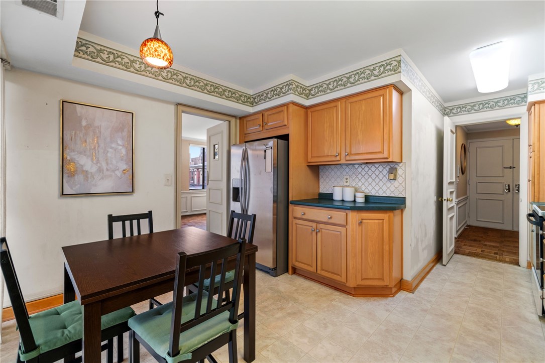 220 N Dithridge St 504