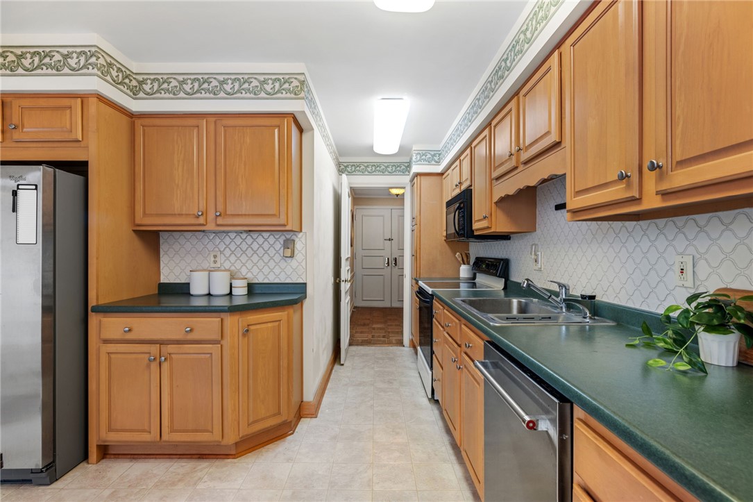 220 N Dithridge St 504
