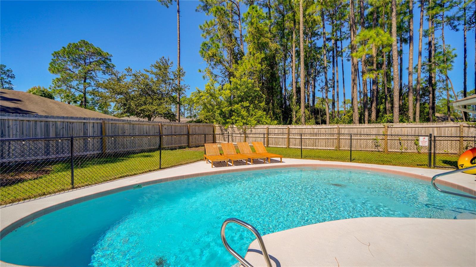 7 BEACON MILL LN