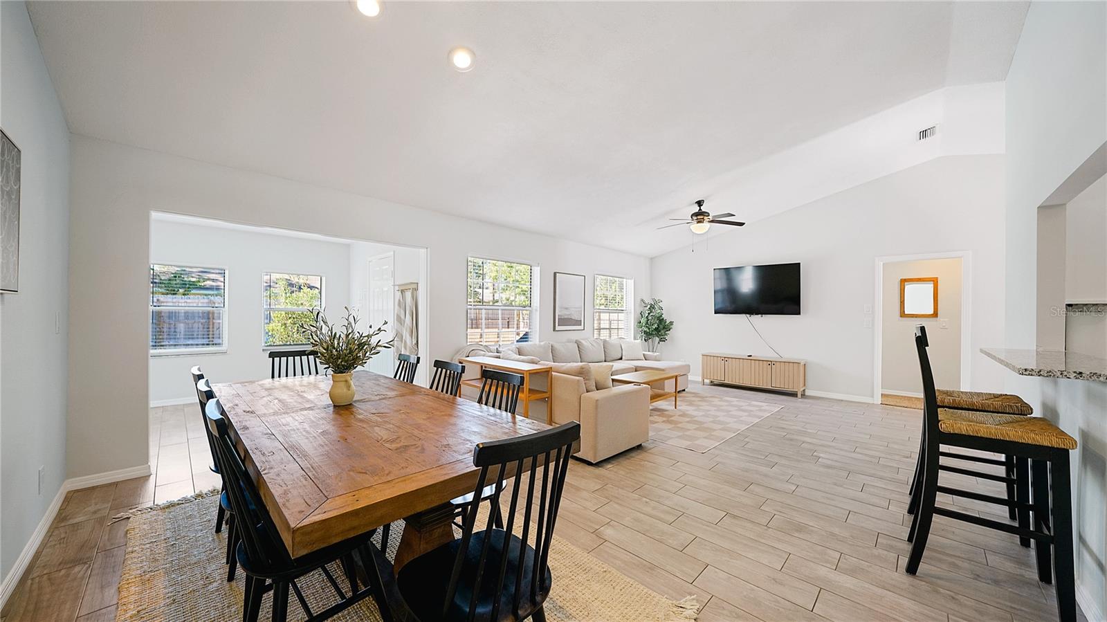 7 BEACON MILL LN