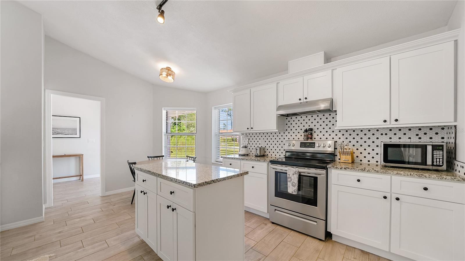 7 BEACON MILL LN