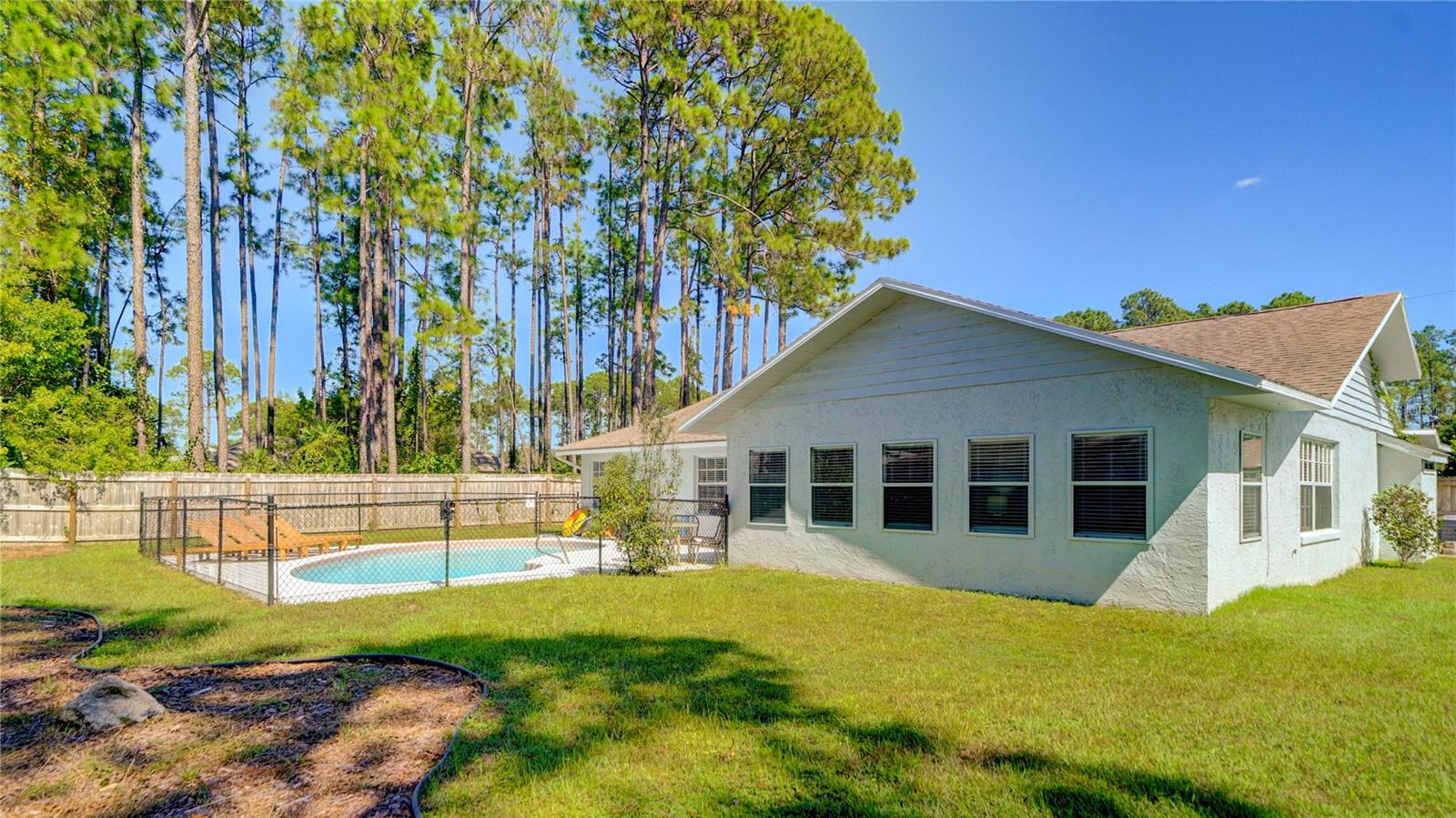 7 BEACON MILL LN