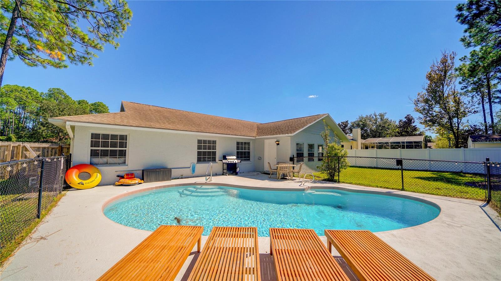 7 BEACON MILL LN