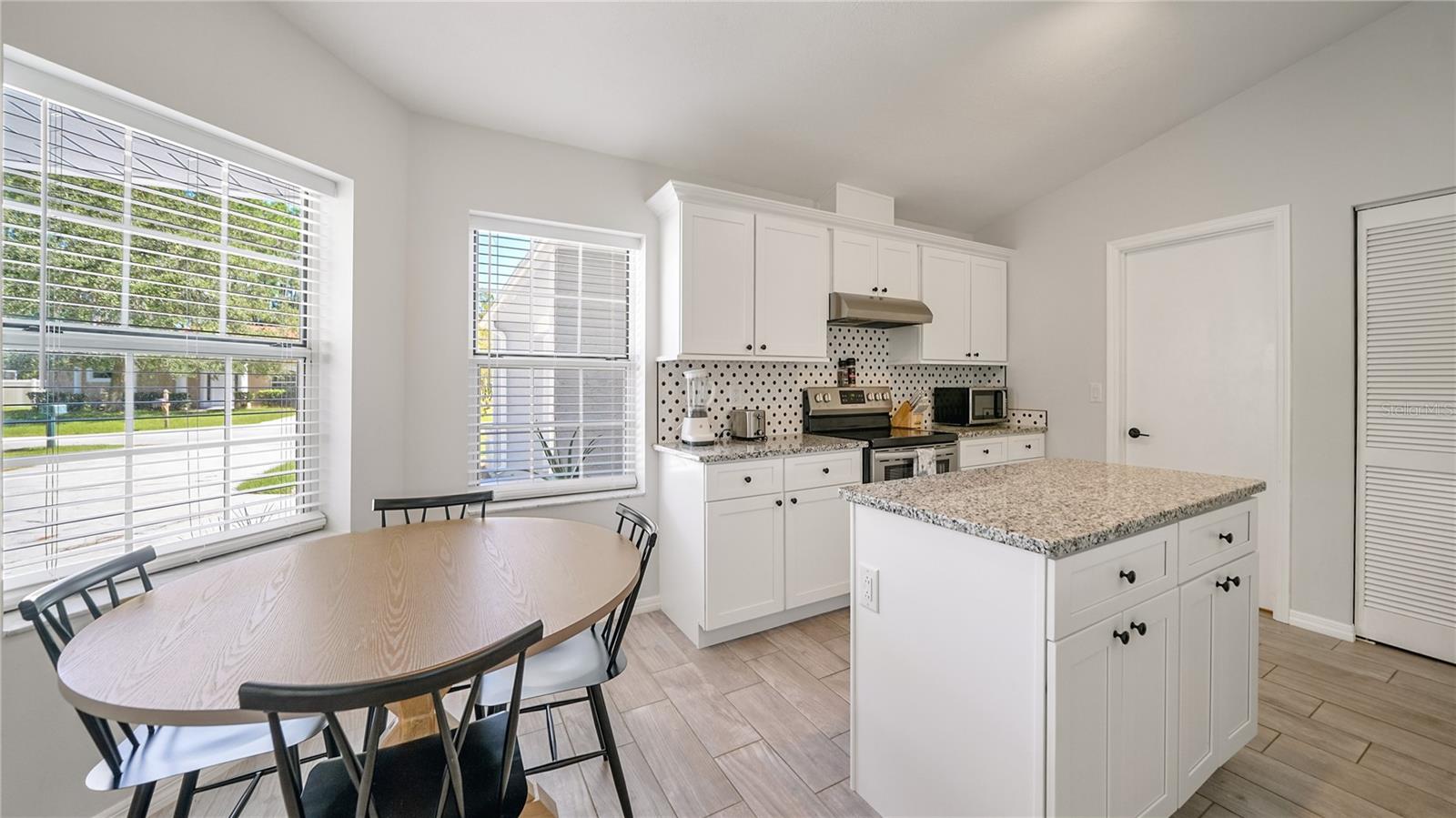 7 BEACON MILL LN