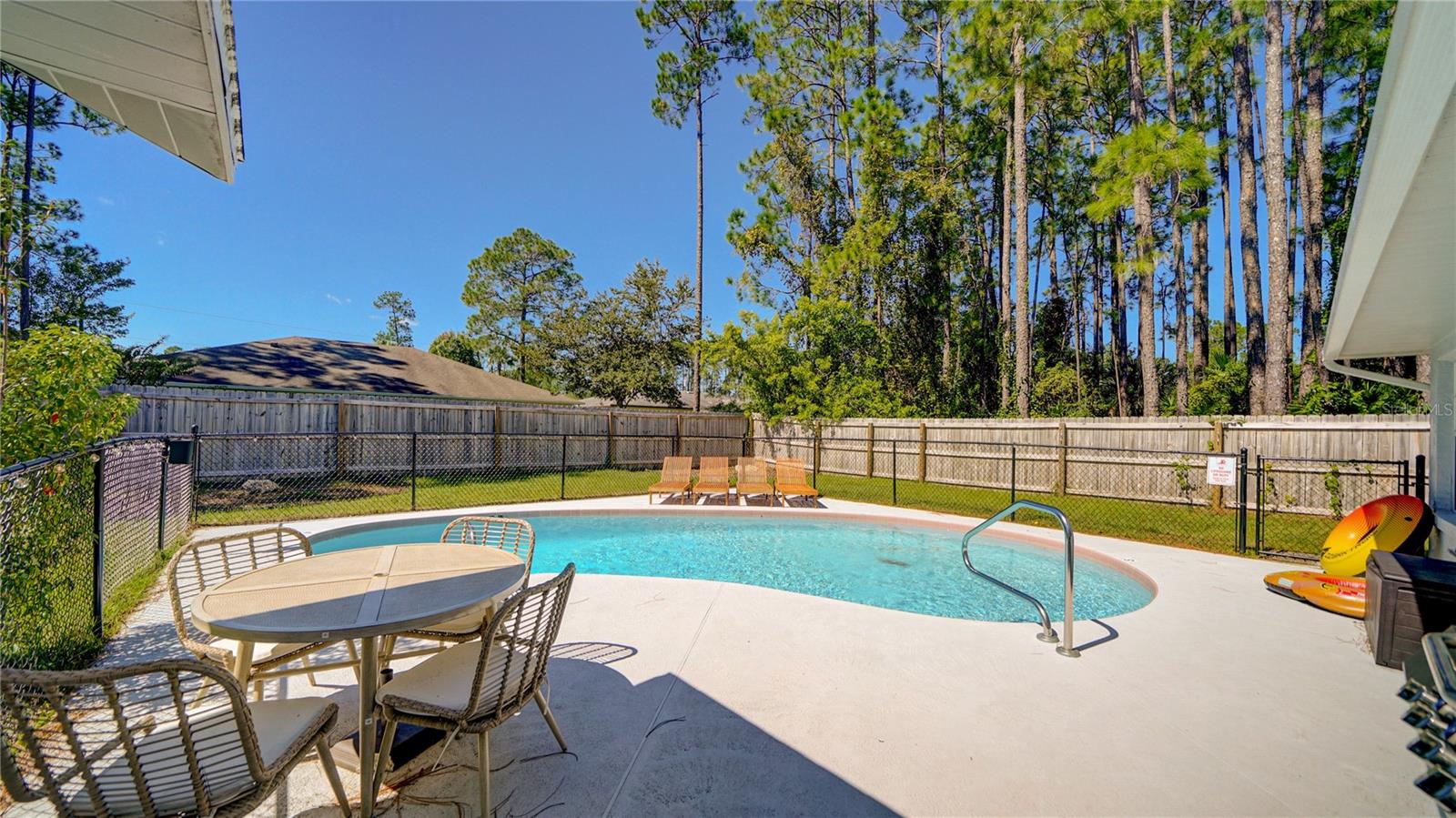 7 BEACON MILL LN