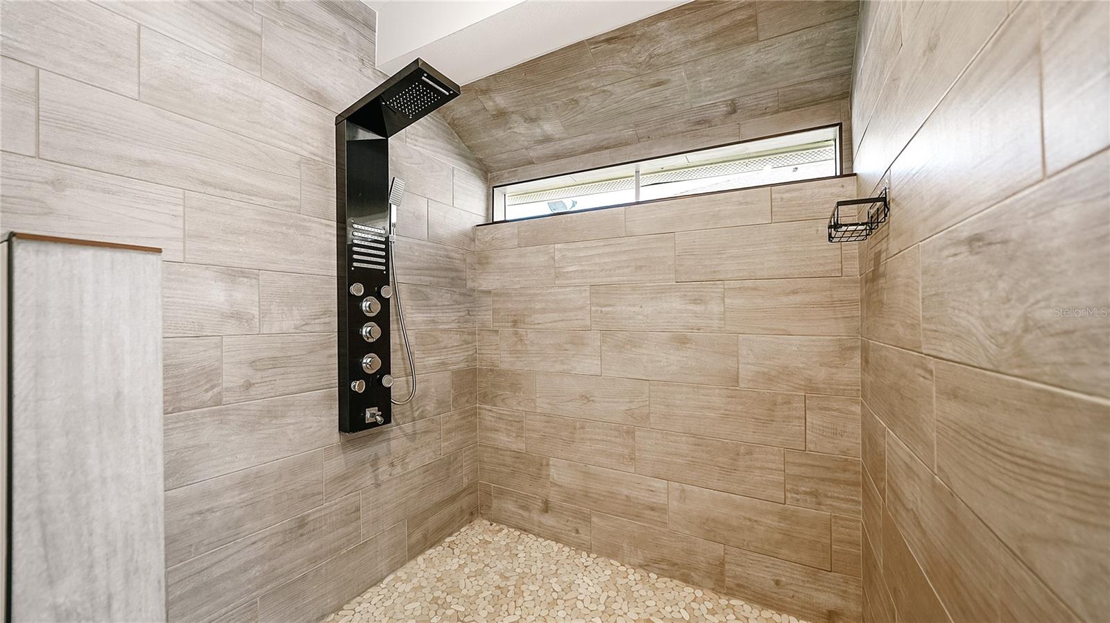 7 BEACON MILL LN