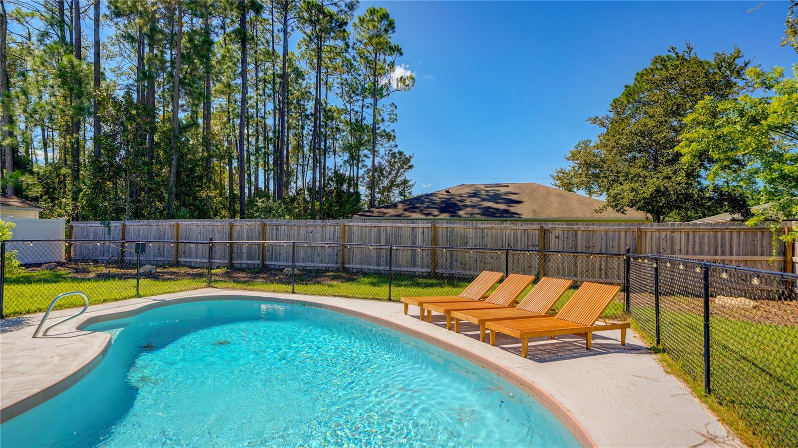 7 BEACON MILL LN