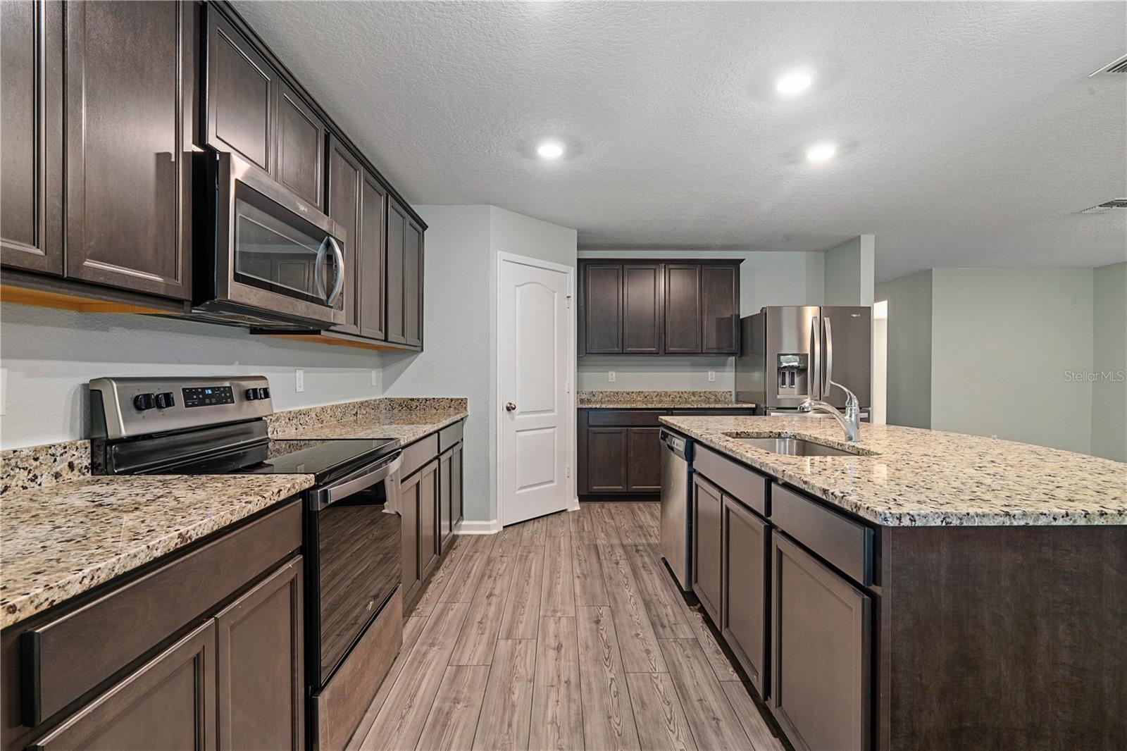 8552 LAKE GEORGE CIR W