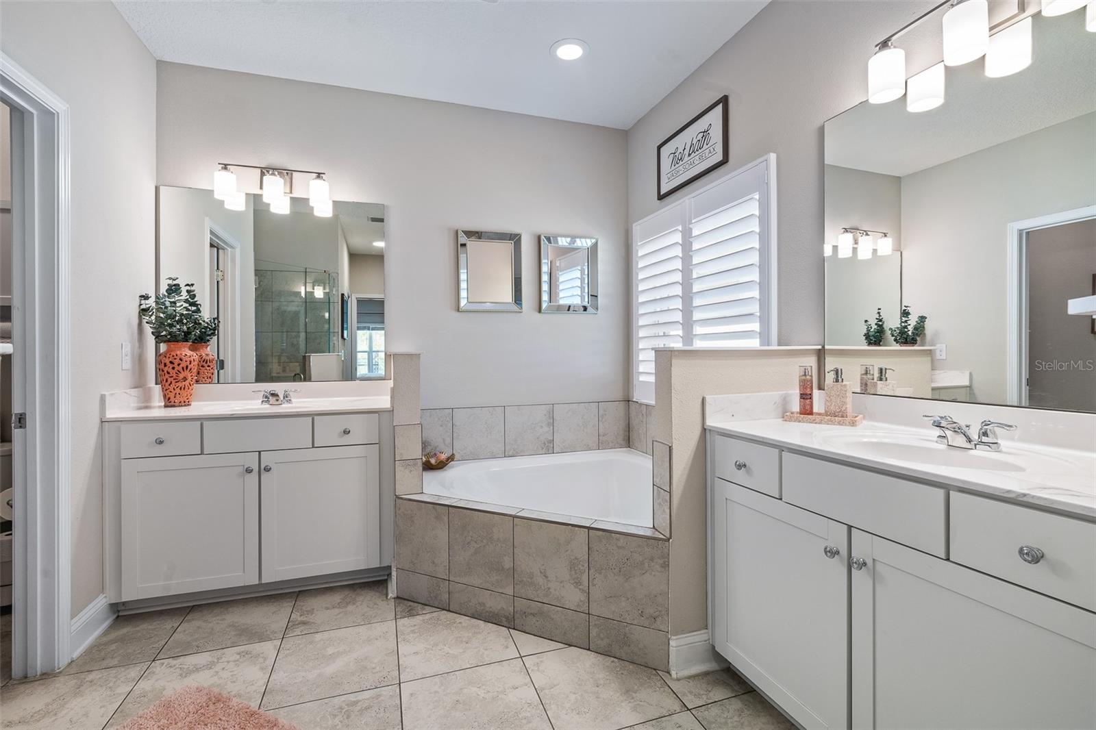 213 S COOPERS HAWK WAY