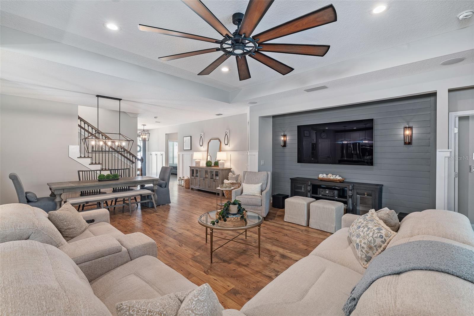 213 S COOPERS HAWK WAY