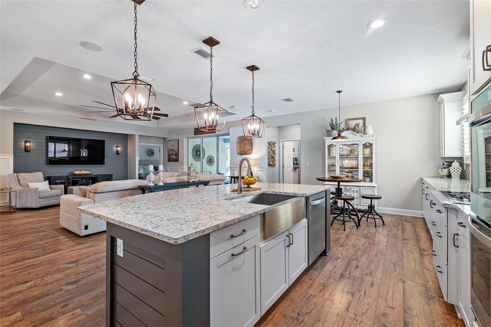 213 S COOPERS HAWK WAY