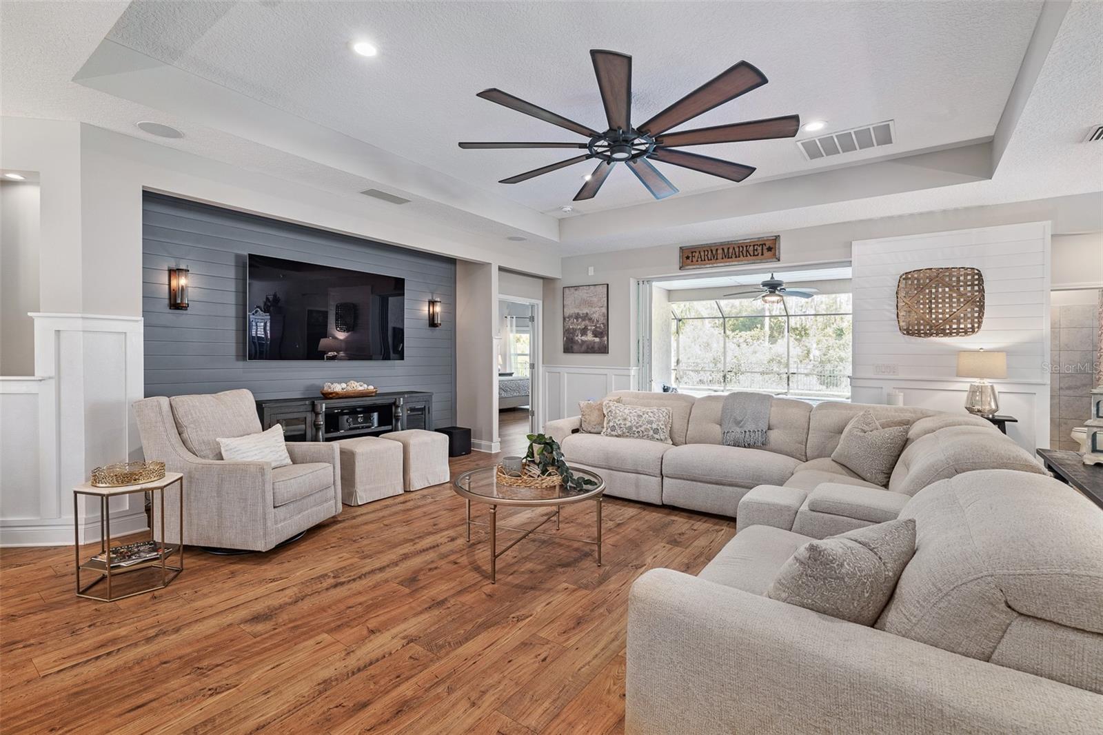 213 S COOPERS HAWK WAY