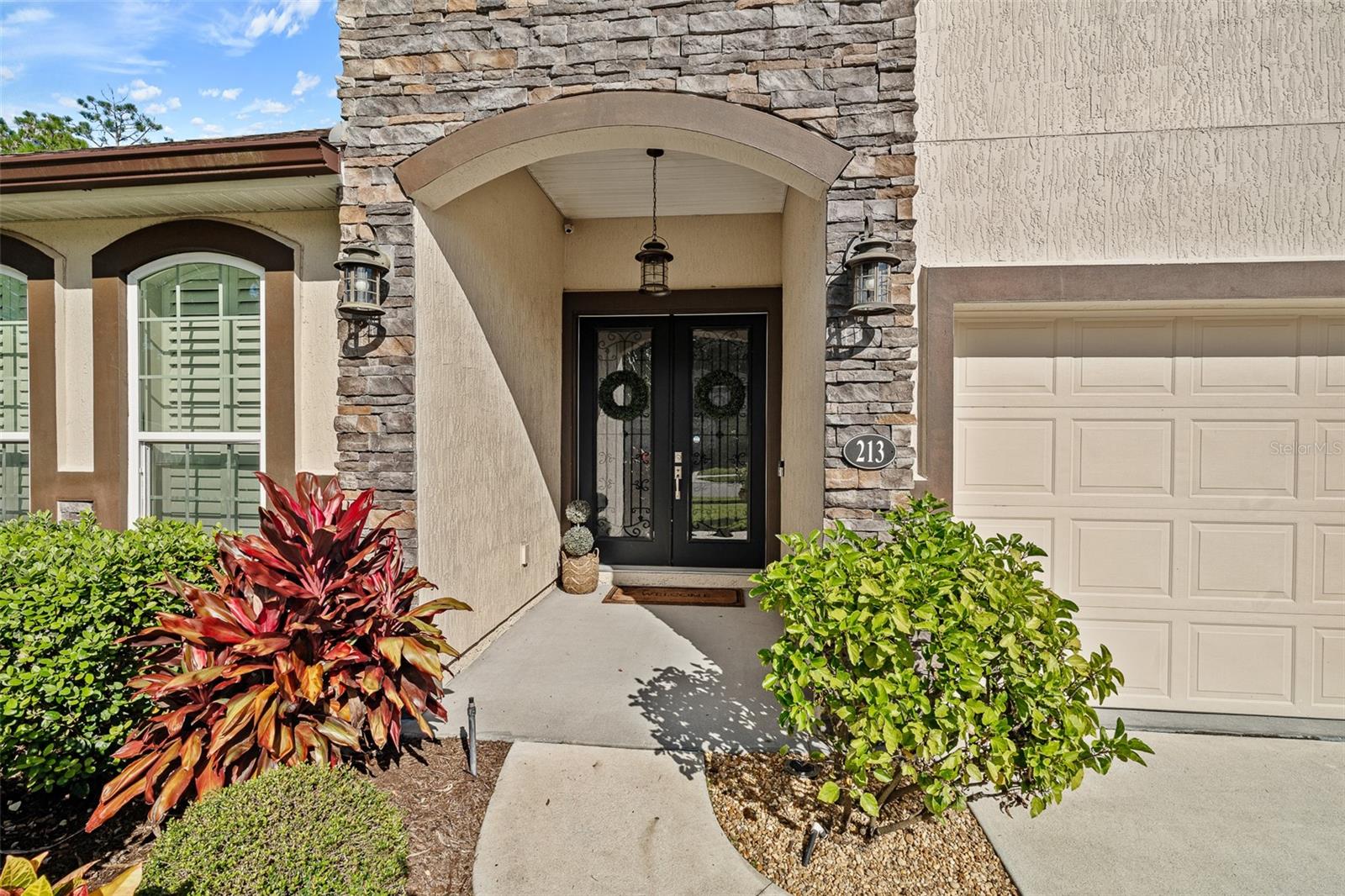 213 S COOPERS HAWK WAY