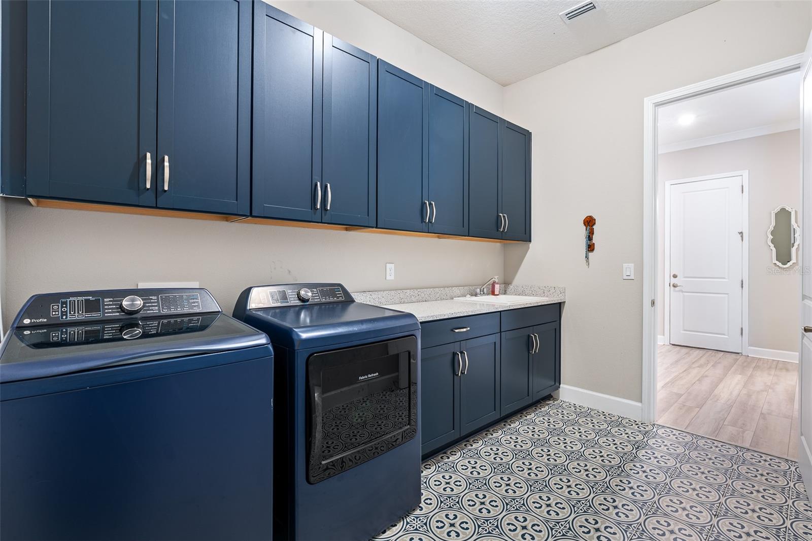 83 REVERIE DR N
