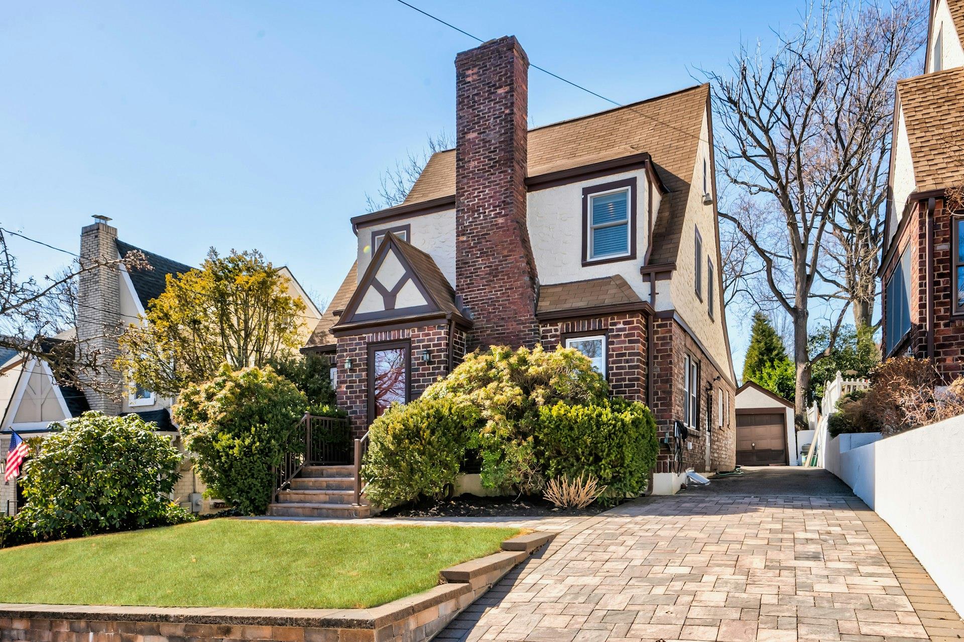 28 Hillview Avenue