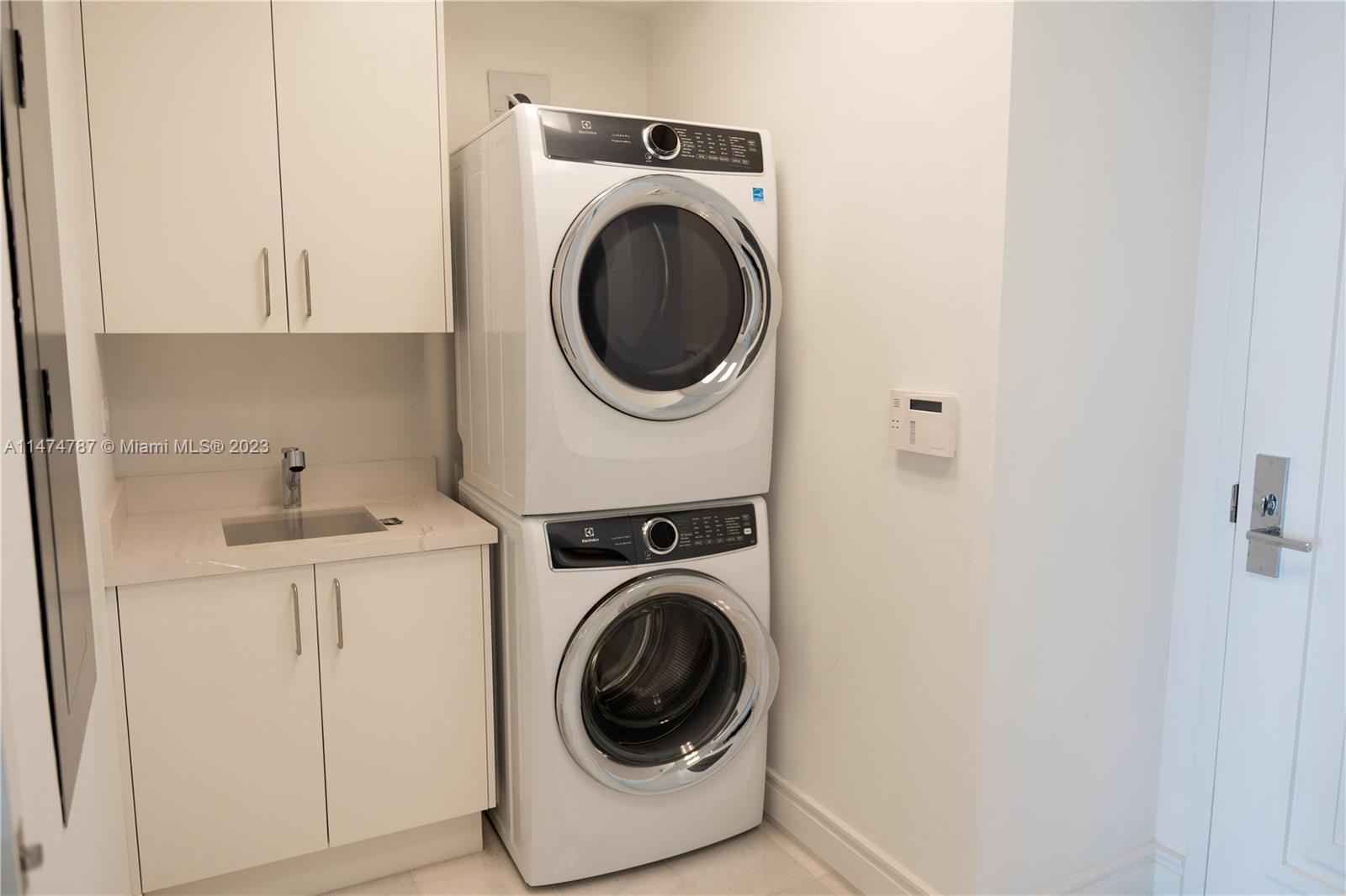 17901 COLLINS AVENUE # 2204