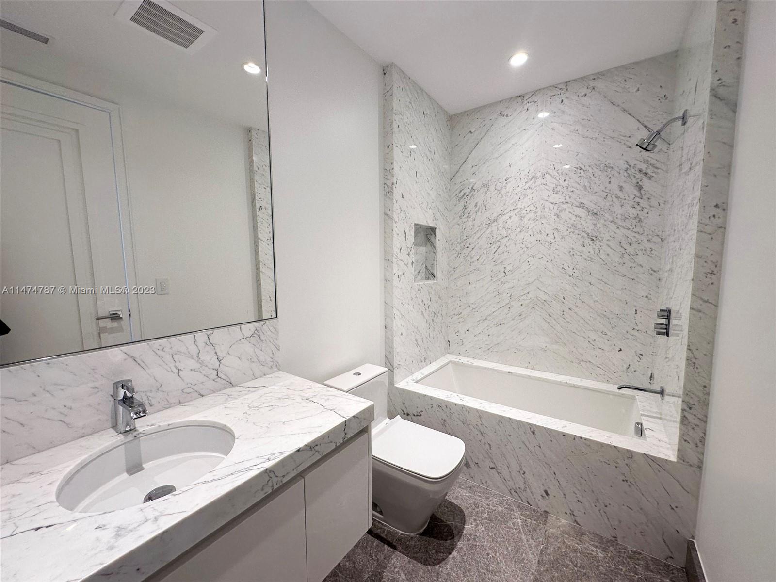 17901 COLLINS AVENUE # 2204