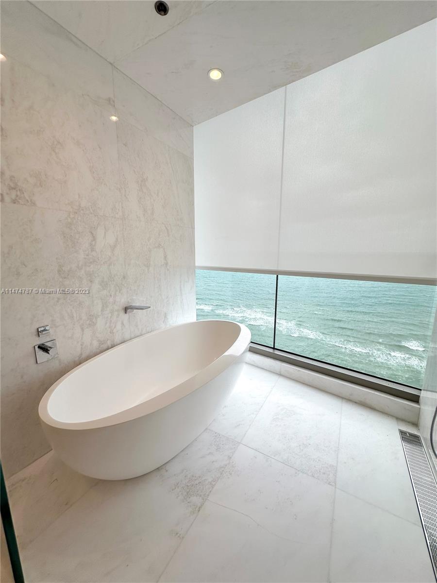17901 COLLINS AVENUE # 2204