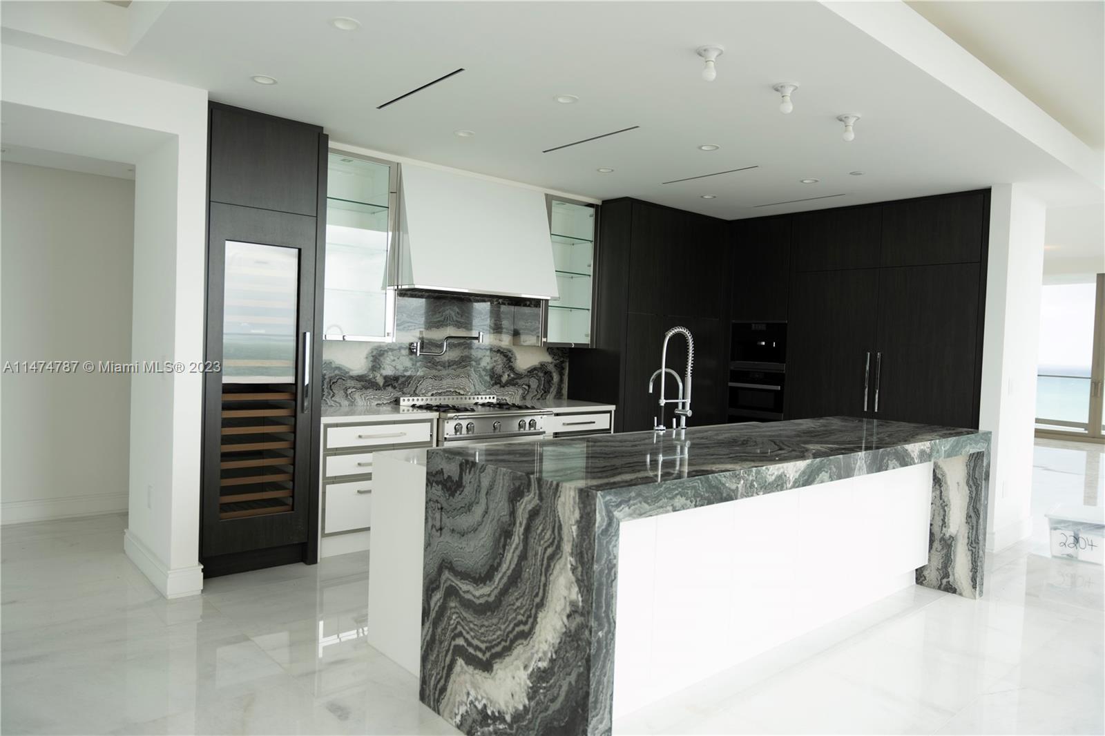 17901 COLLINS AVENUE # 2204
