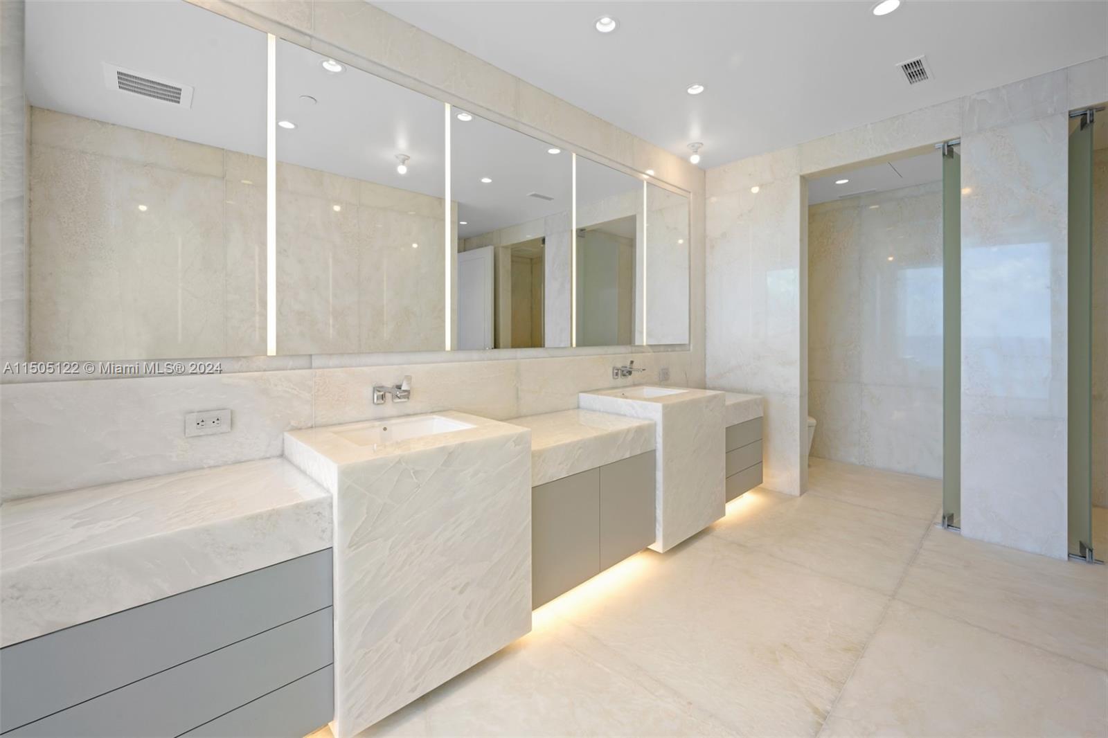 17975 Collins Ave # 1502