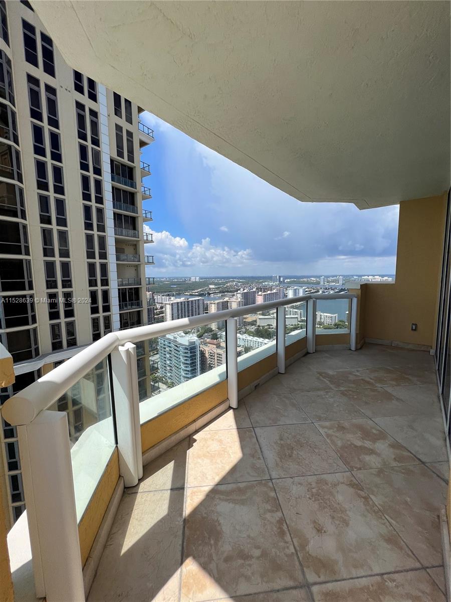 17875 Collins Ave # 4106