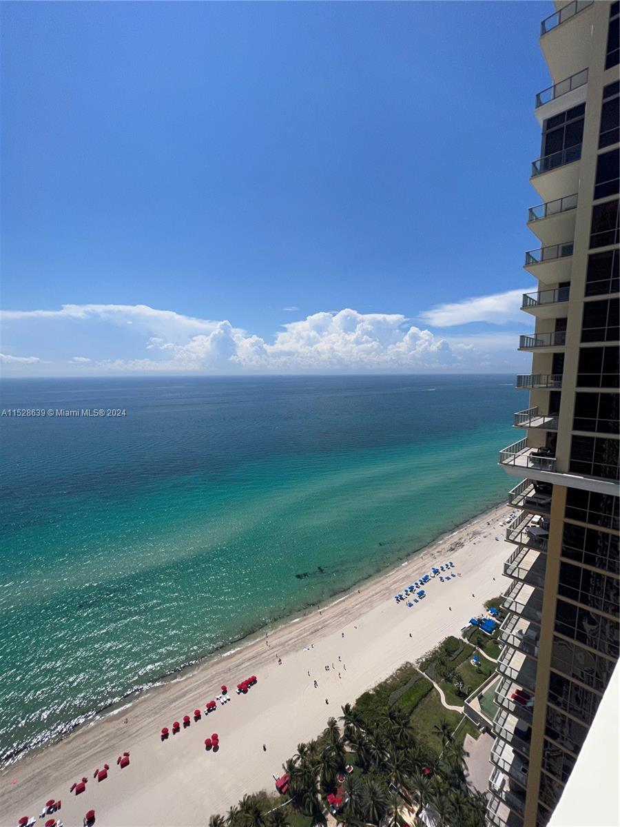 17875 Collins Ave # 4106