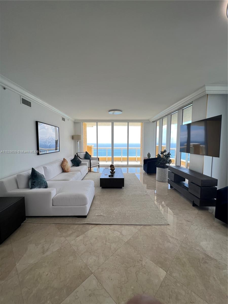 17875 Collins Ave # 4106