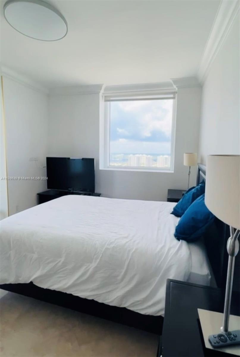 17875 Collins Ave # 4106