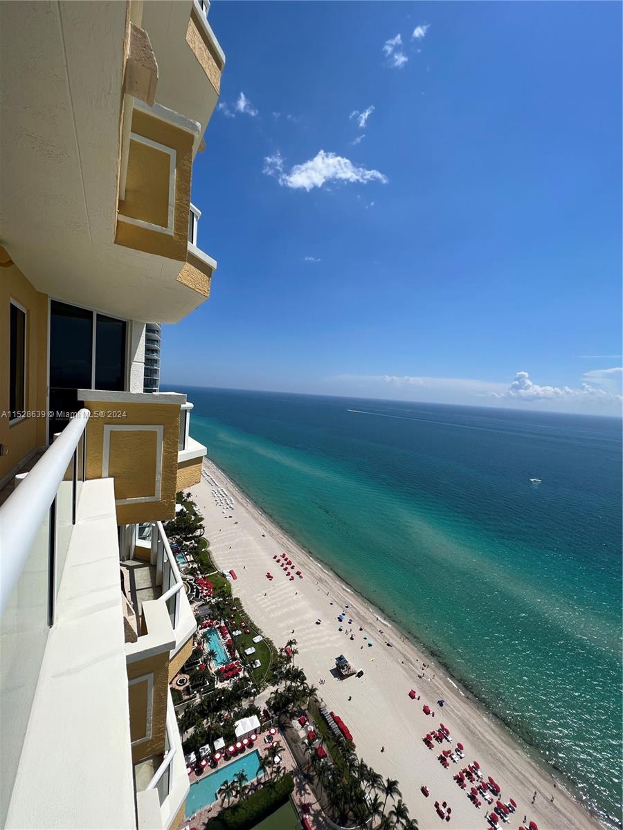 17875 Collins Ave # 4106