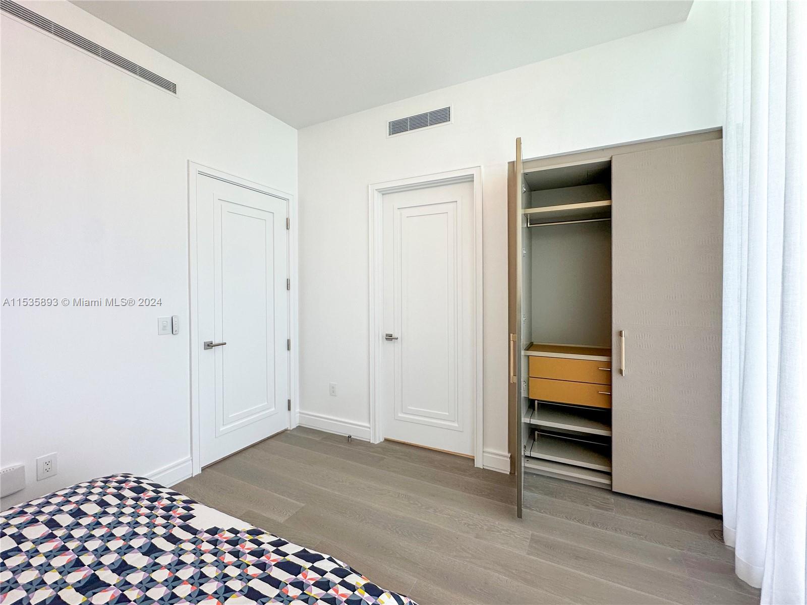 17901 Collins Ave # 1607