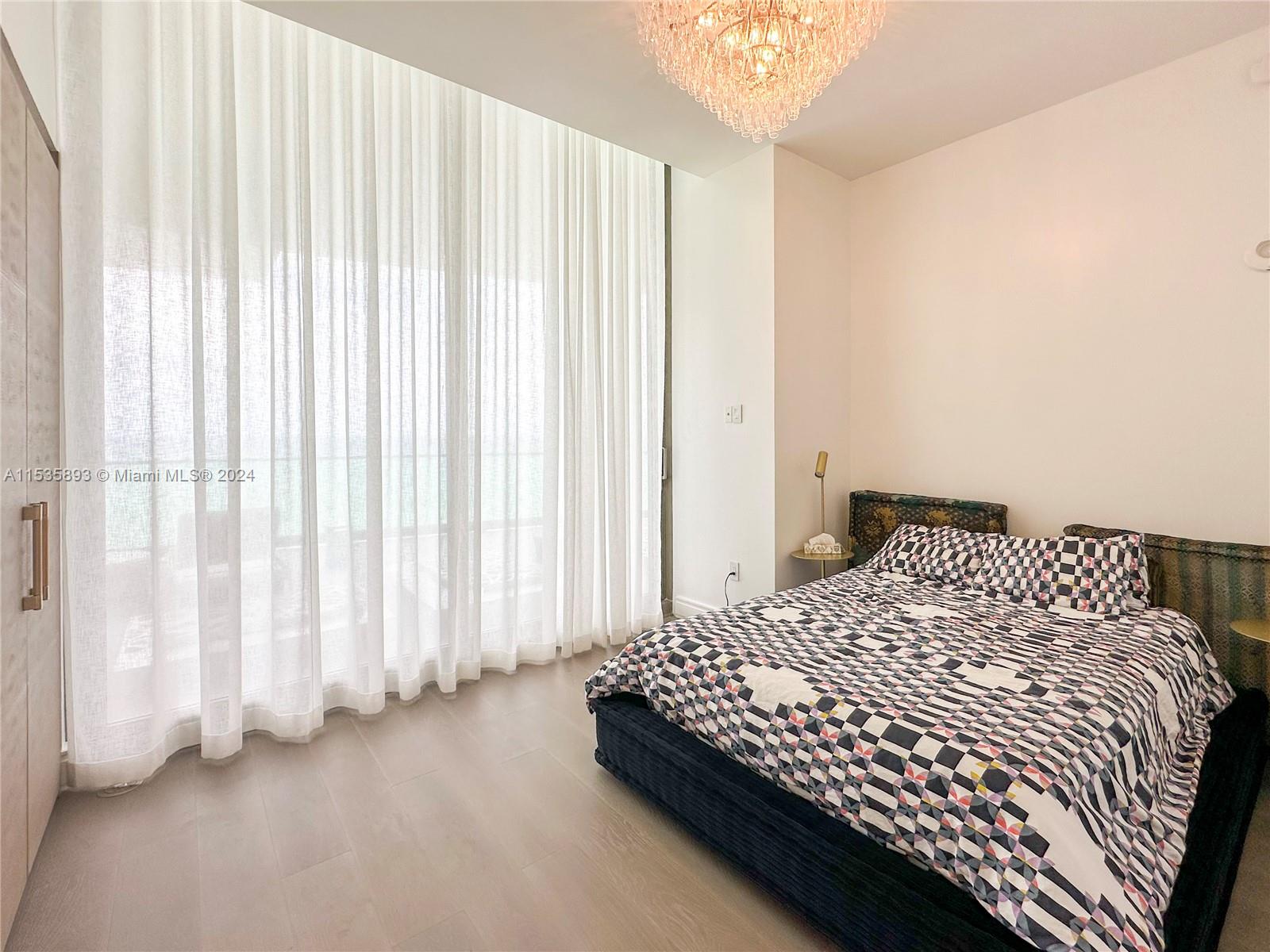 17901 Collins Ave # 1607