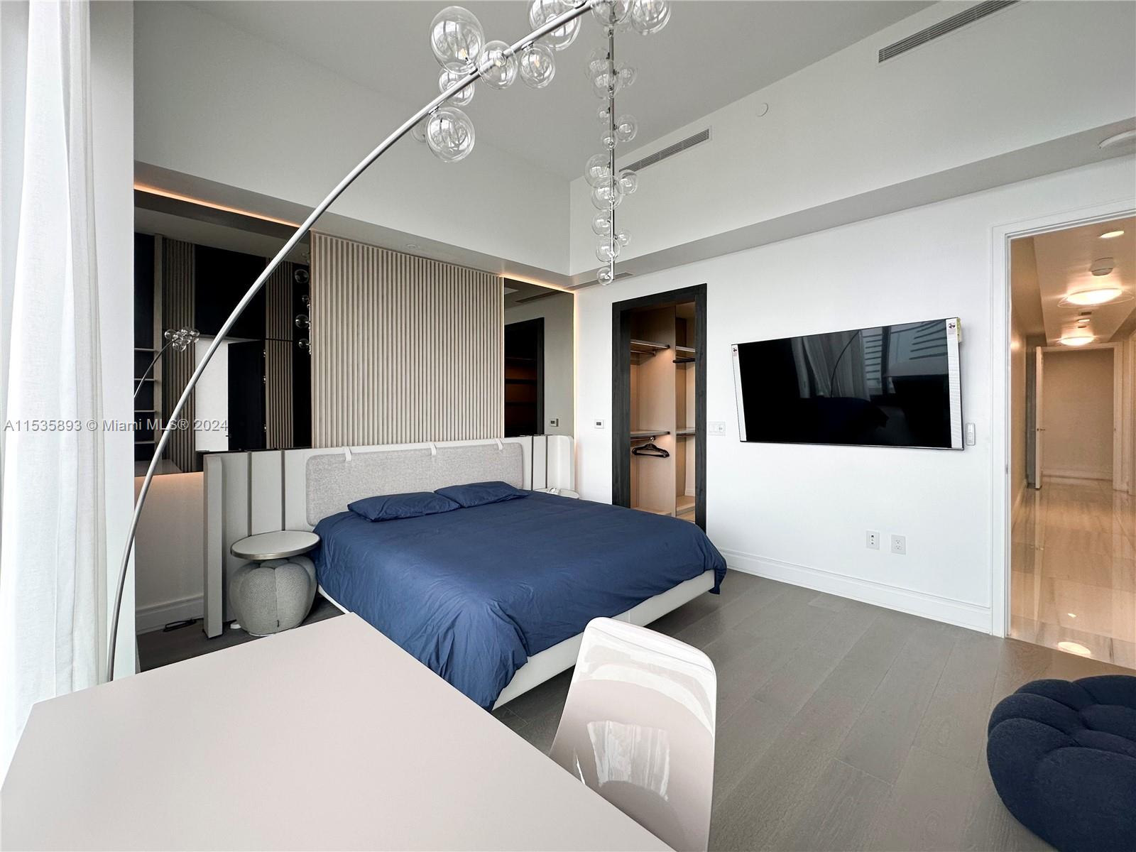17901 Collins Ave # 1607